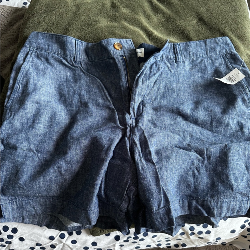 Old Navy Women Short size 14